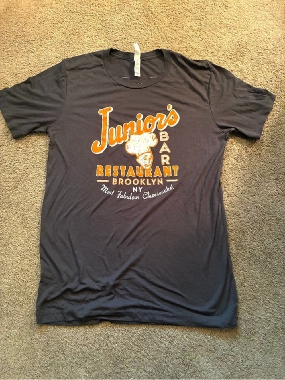Junior’s Restaurant Brooklyn NY Cheesecake Graphic T-Shirt Charcoal Gray M